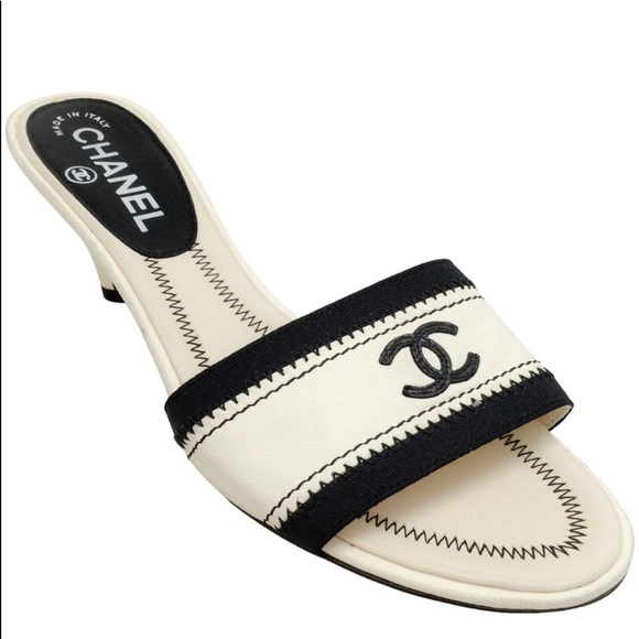 CHANEL White Leather Embroidered CC Slide Mules 39 - Picture 2 of 14